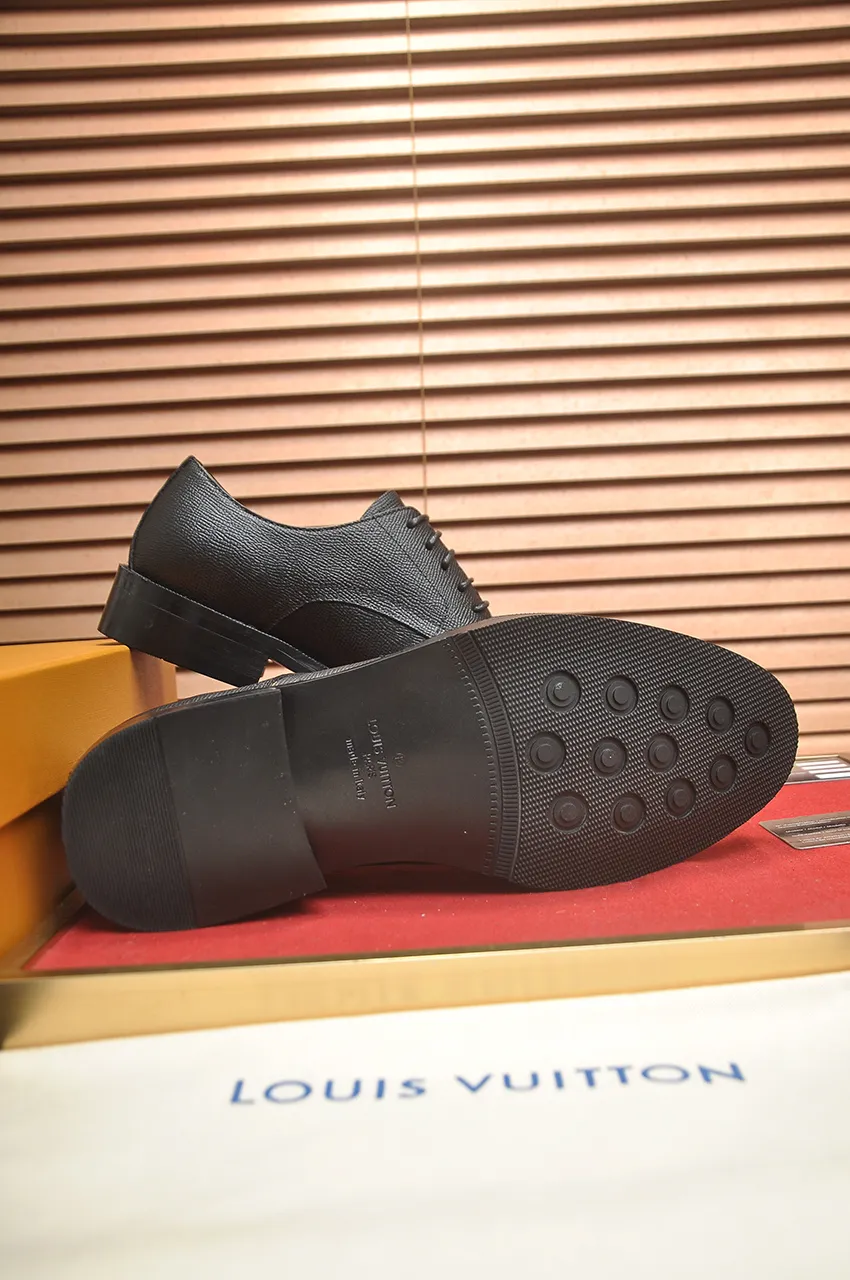 Men's men's shoes 💰500💶 [LV] (original single cowhide lining) 🍀LV's latest genuine leather business suit shoes are launched simultaneously on the official website. The first-layer cowhide imported from Italy is made of heavy gold, 💥official website 1:1 rubber outsole. Versatile to wear, high-end without losing class, and the color combination is extraordinary. This four-season style is alluring when worn on your feet, showing off your big-name flair. Standard code 38-45 (45 customized)